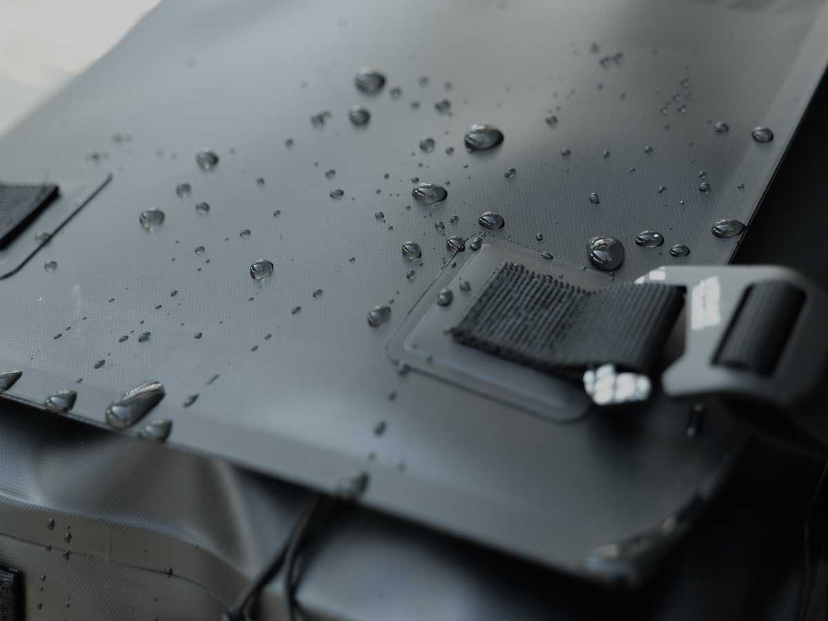 DBT647-BK ターポリンシートバッグ デイズ2 主な特徴